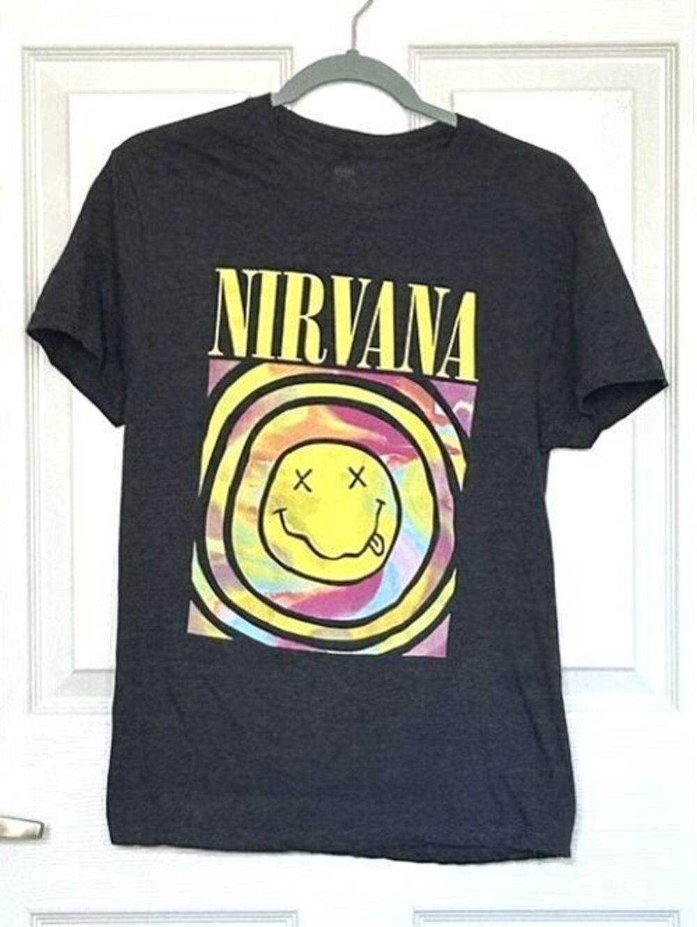 Nirvana Smiley Face Graphic Tee‎ Alternative Band T-Shirt Gray Size Small/Medium